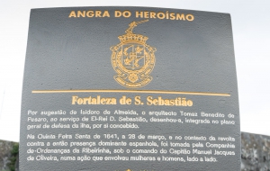 Festung in Angra do Heroismo mit Innenhof und Ausblicken in die Stadt auf Terceira